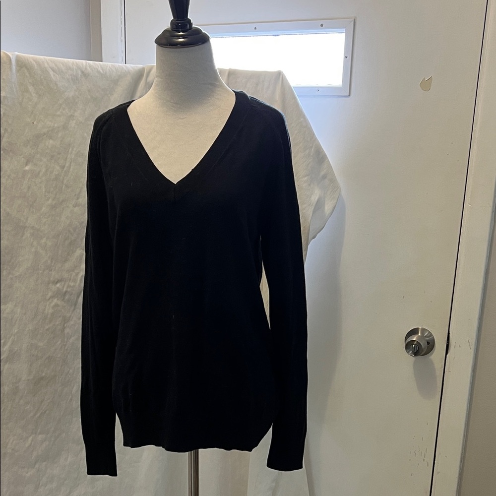 Banana Republic Black V-Neck Women's Sweater
